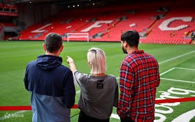 对阵同曦踩场！全员呐喊“家人”，邱彪直指刚冒头，强调团队篮球